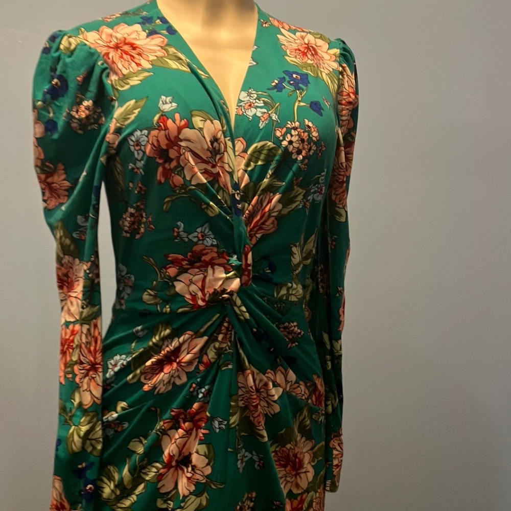 Va va voom green dress party